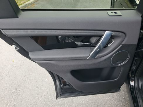 Used 2021 Land Rover Discovery Sport SE image 9