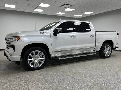 Used 2022 Chevrolet Silverado 1500 High Country w/ High Country Premium Package AWD/4WD image 6