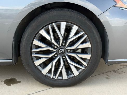 Used 2024 Nissan Altima 2.5 SV image 10