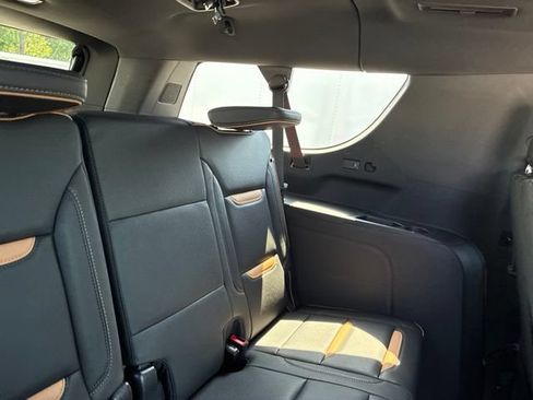 Used 2023 GMC Yukon XL AT4 w/ Technology Package AWD/4WD image 25