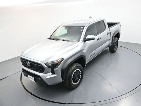 Used 2024 Toyota Tacoma TRD Off-Road image 21