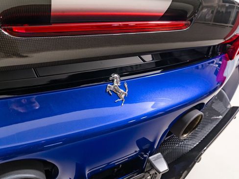 Used 2022 Ferrari SF90 Spider image 44