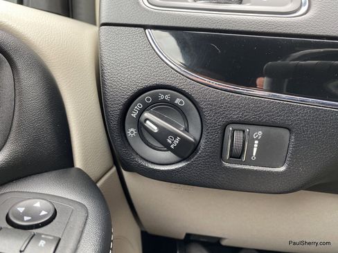Used 2019 Dodge Grand Caravan SXT FWD image 34