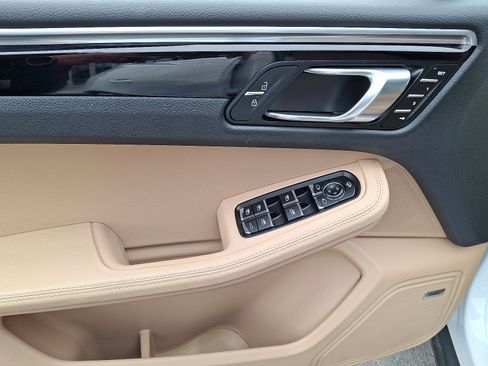 Used 2022 Porsche Macan image 12