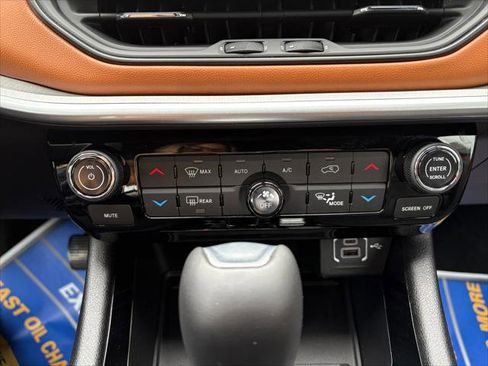 Certified 2025 Jeep Compass Limited w/ Elite Group AWD/4WD image 20