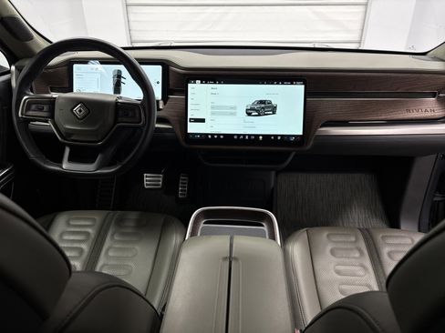 Used 2023 Rivian R1T Adventure image 25