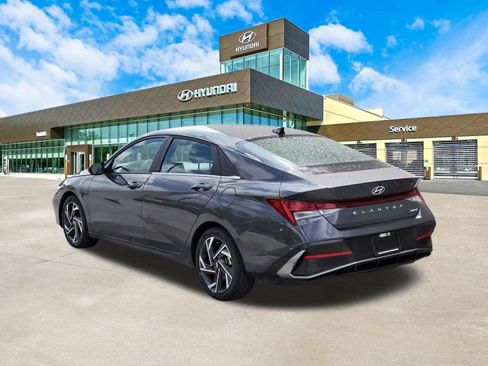 Used 2025 Hyundai Elantra Limited FWD image 8