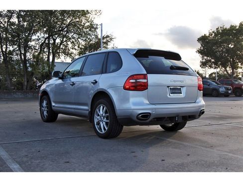 Used 2010 Porsche Cayenne S image 3