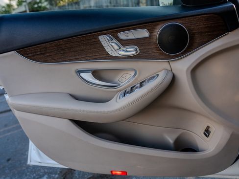 Used 2019 Mercedes-Benz C 300 Sedan image 25