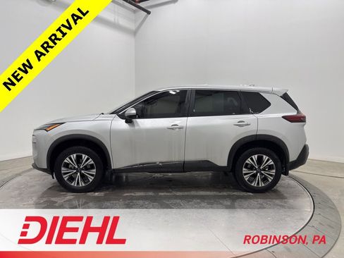 Used 2022 Nissan Rogue SV image 4