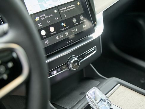 New 2025 Volvo XC90 B6 Core w/ Protection Package Premier image 15