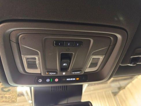 Used 2023 GMC Sierra 1500 SLT w/ SLT Premium Plus Package AWD/4WD image 17