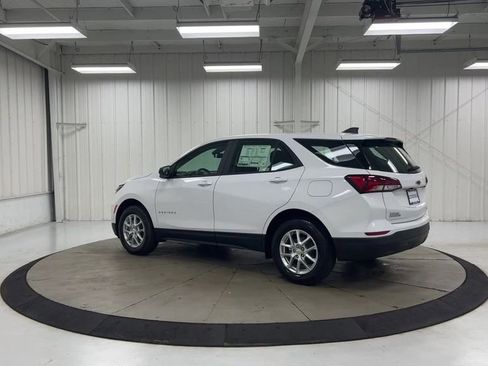 Used 2023 Chevrolet Equinox LS AWD/4WD image 6