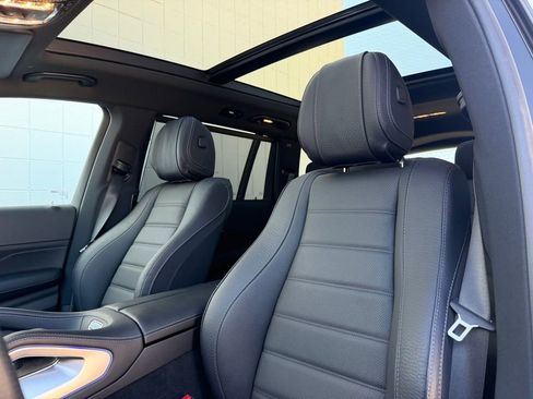 Used 2025 Mercedes-Benz GLS 450 4MATIC image 5