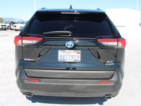 Certified 2021 Toyota RAV4 XLE w/ Convenience Package image 4