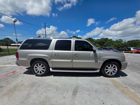 Used 2004 Cadillac Escalade ESV Platinum AWD/4WD image 16