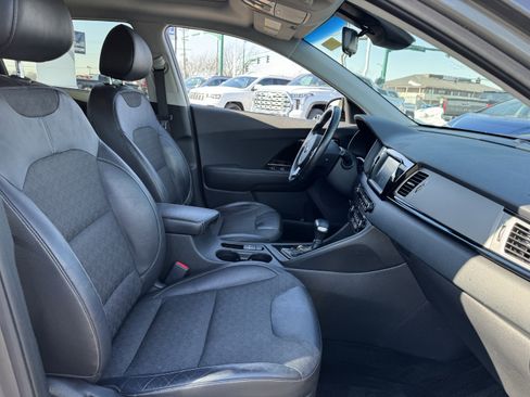 Used 2017 Kia Niro EX image 37