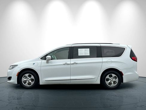Used 2018 Chrysler Pacifica Touring-L image 7