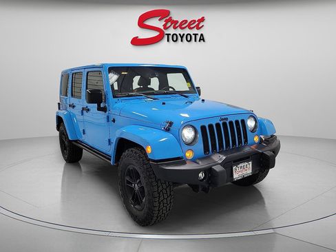 Used 2017 Jeep Wrangler Unlimited Sahara AWD/4WD image 5