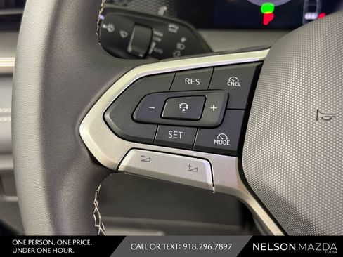 Used 2025 Volkswagen Tiguan SE AWD/4WD image 26