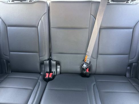 Used 2025 GMC Yukon XL Denali image 13