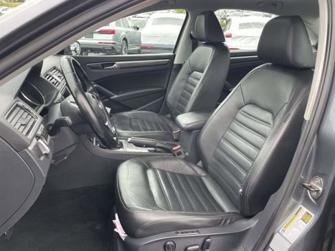 Used 2017 Volkswagen Passat 1.8T SEL Premium FWD image 18