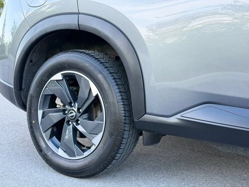 Used 2025 Nissan Rogue SV FWD image 15