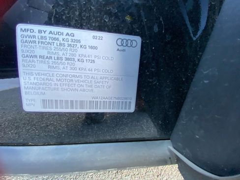 Used 2022 Audi e-tron Premium Plus image 35