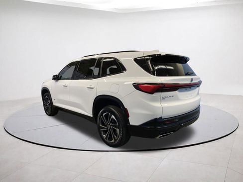 Used 2025 Buick Enclave Sport Touring image 4