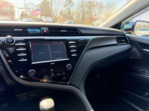 Used 2020 Toyota Camry SE image 13