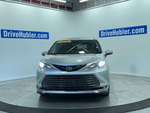 Used 2023 Toyota Sienna Limited AWD/4WD image 3