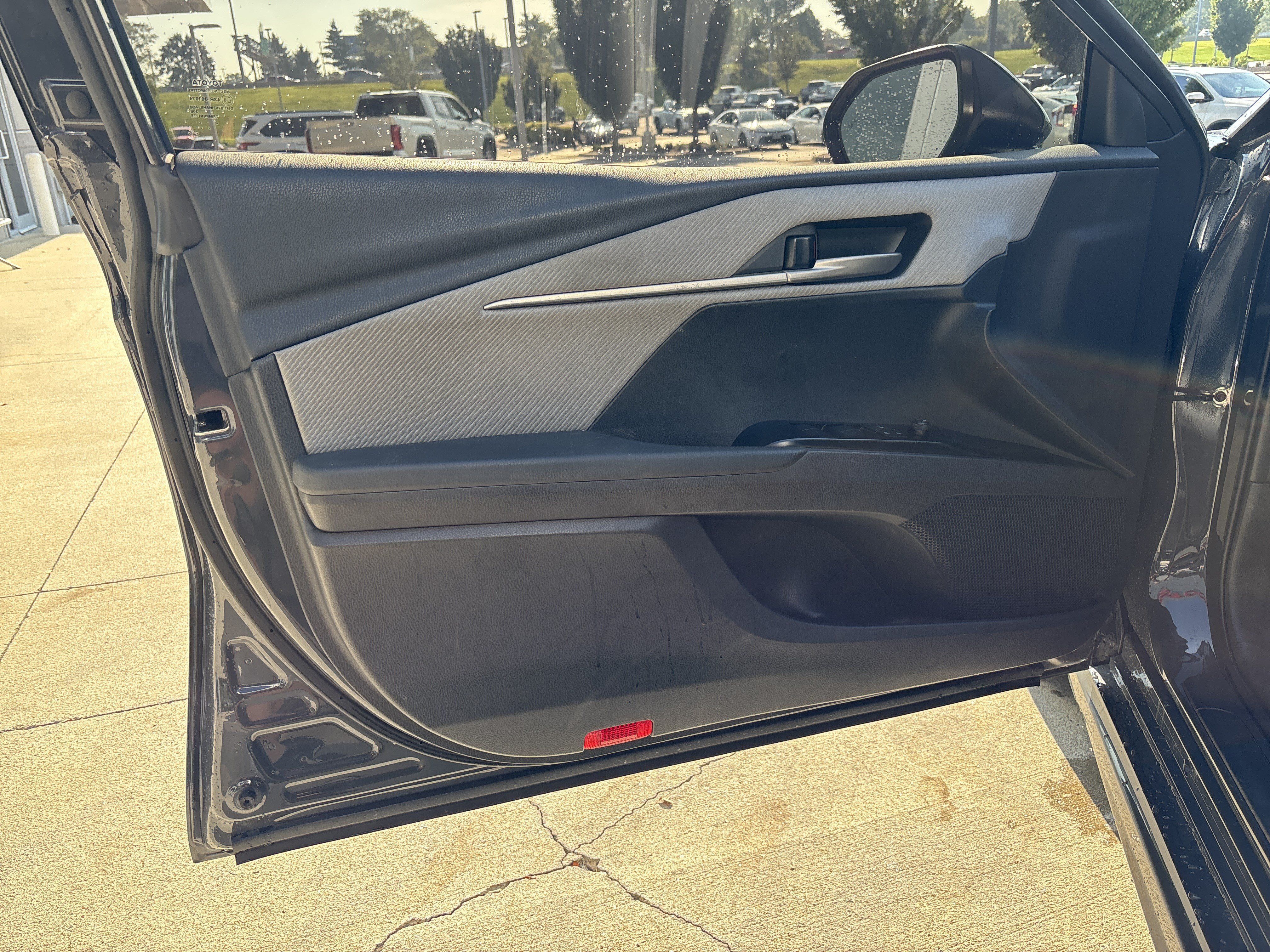 Used 2025 Toyota Camry SE FWD image 13