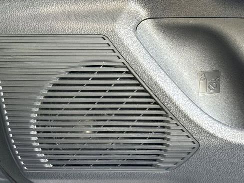 Used 2025 Toyota Prius XLE FWD image 27