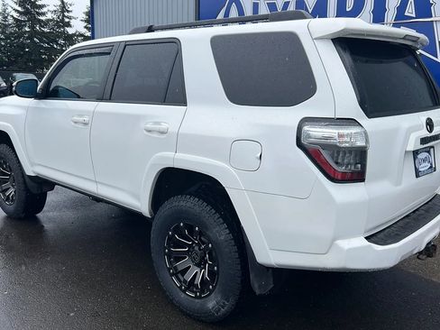 Used 2018 Toyota 4Runner SR5 Premium AWD/4WD image 11