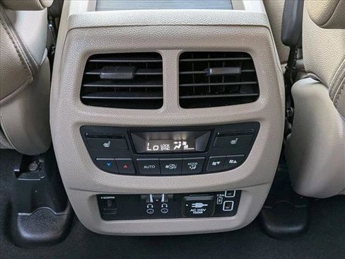 Used 2021 Honda Pilot Touring image 18