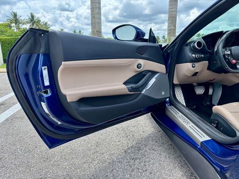 Used 2020 Ferrari Portofino RWD image 19