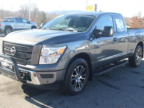 Used 2024 Nissan Titan SV w/ SV Utility Package image 3