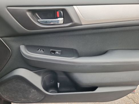 Used 2017 Subaru Outback 2.5i Premium image 14
