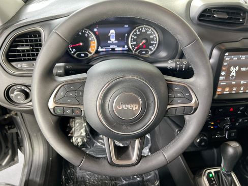 Used 2022 Jeep Renegade Latitude AWD/4WD image 11