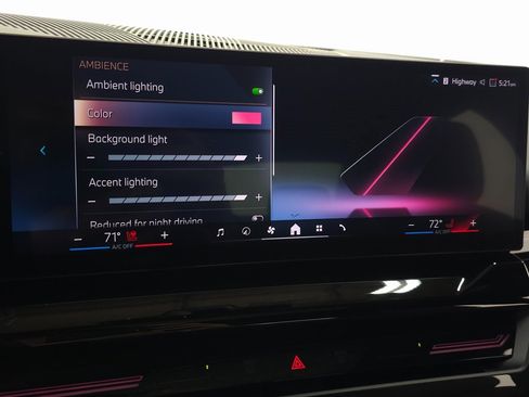 Certified 2025 BMW 530i xDrive w/ M Sport Package image 32