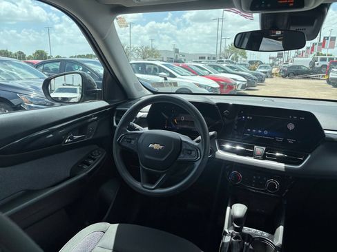 Used 2025 Chevrolet TrailBlazer LT FWD image 32