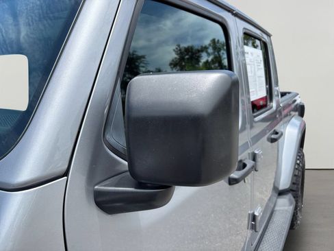 Used 2020 Jeep Gladiator Overland w/ Dual Top Group AWD/4WD image 11