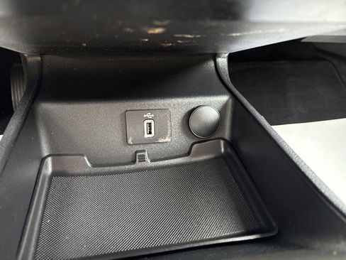 Used 2017 Ford Fusion SE w/ Fusion SE Technology Package FWD image 18