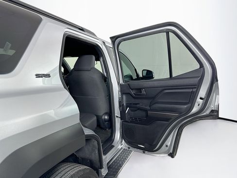 Used 2025 Toyota 4Runner SR5 AWD/4WD image 28