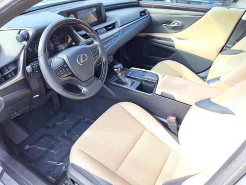 Used 2019 Lexus ES 350 w/ Premium Package image 10