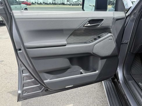 Used 2025 Lexus GX 550 w/ Accessory Package (2T) AWD/4WD image 12