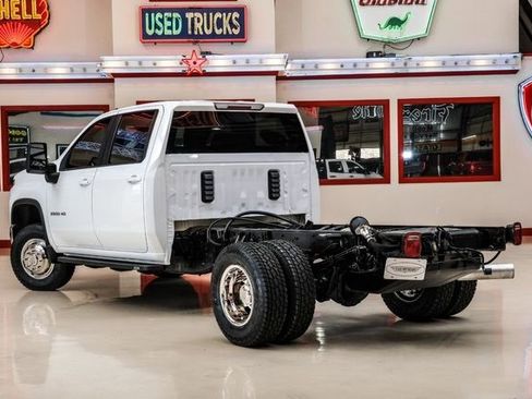 Used 2021 Chevrolet Silverado 3500 LT image 4