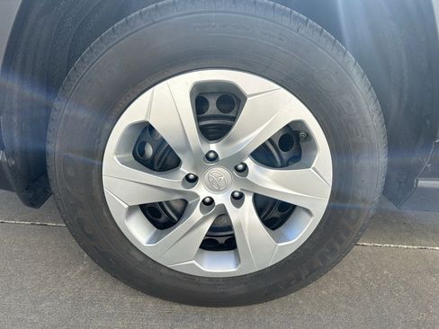 Certified 2021 Toyota RAV4 LE AWD/4WD image 11