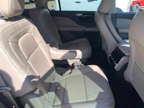Used 2023 Lincoln Aviator Reserve w/ Elements Package Plus image 9