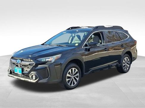 Used 2023 Subaru Outback Premium image 3